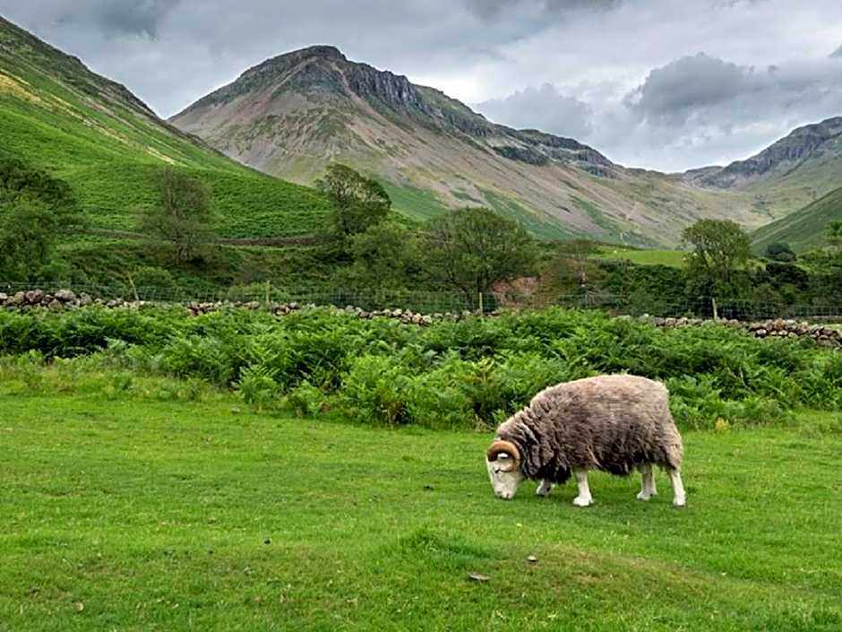 Delightful 2-bed static set in a peaceful village