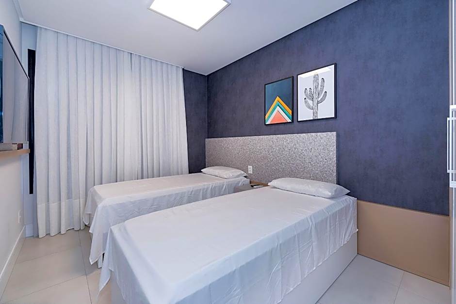 Adra 301 - Apartamento no centro de Bombinhas - Rooftop com piscina e academia - À poucos metros da praia - (Consultar serviços de roupas de cama e banho)