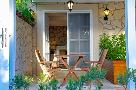 Queen Room with Garden View