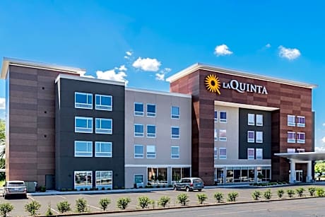 LaQuinta Suites by Wyndham South Bend Notre Dame Area