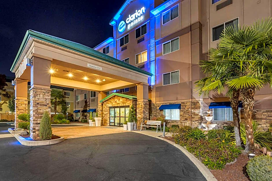 Clarion Pointe Medford