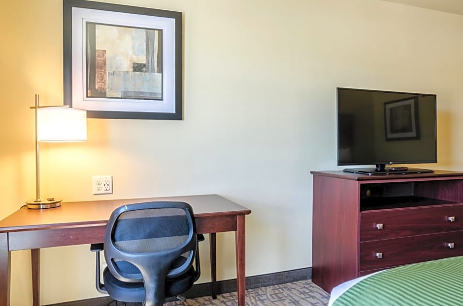 Cobblestone Hotel & Suites - Paxton