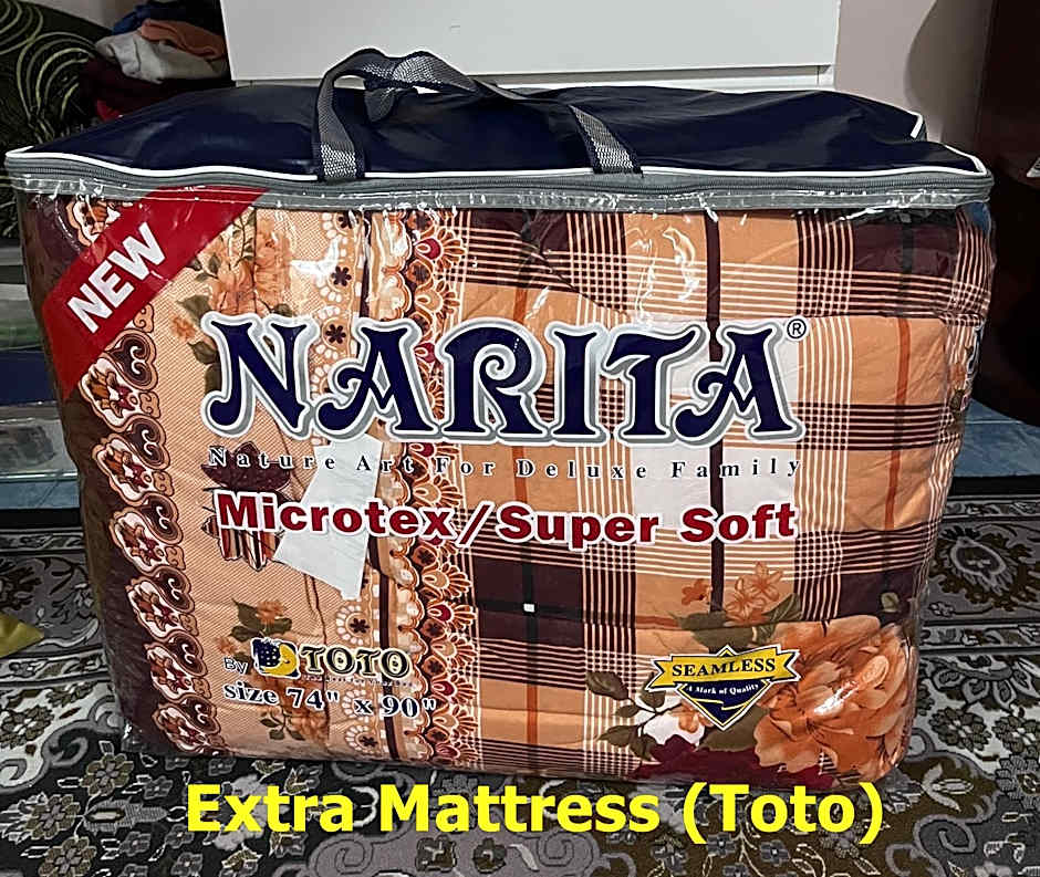 Yellow Cube at Lumut Cube Homestay Kontena