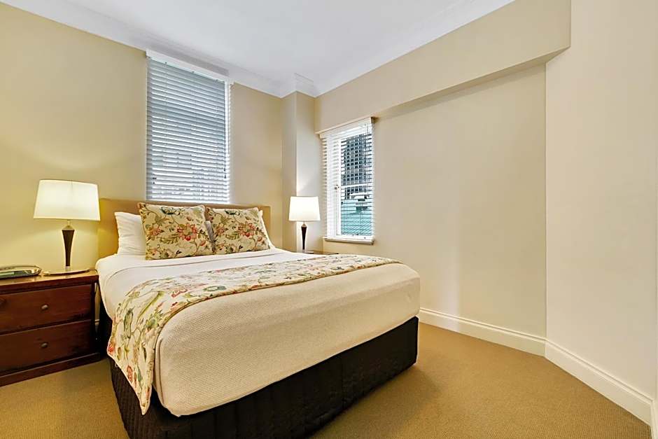 Manor Apartment Hotel