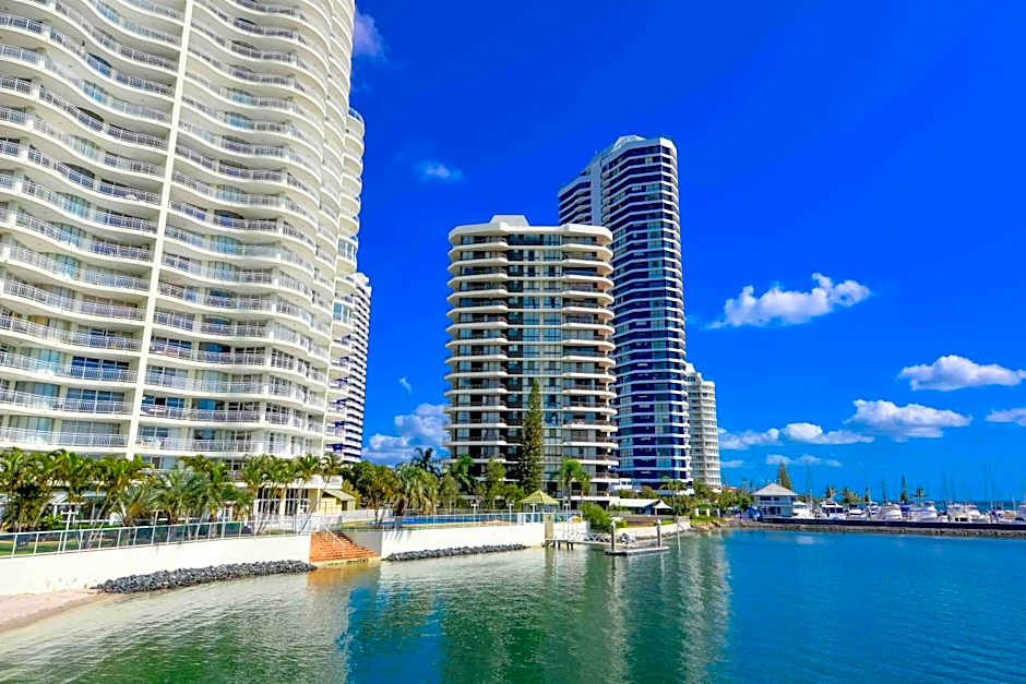 Broadwater Shores Waterfront Apartments
