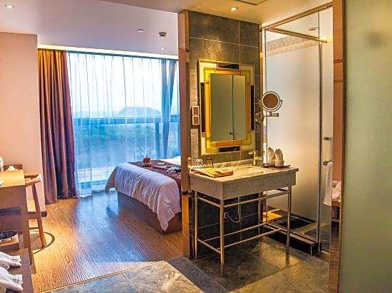 James Joyce Coffetel Yichang East Railway Station Central Bus Station