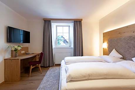 Family Room (2 Adults + 2 Children)