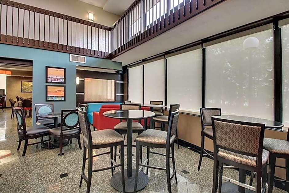 Heritage Inn & Suites The Woodlands, Trademark by Wyndham