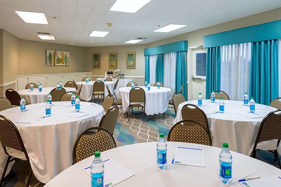 Holiday Inn Express Hotel & Suites Arcata/Eureka-Airport Area, an IHG Hotel
