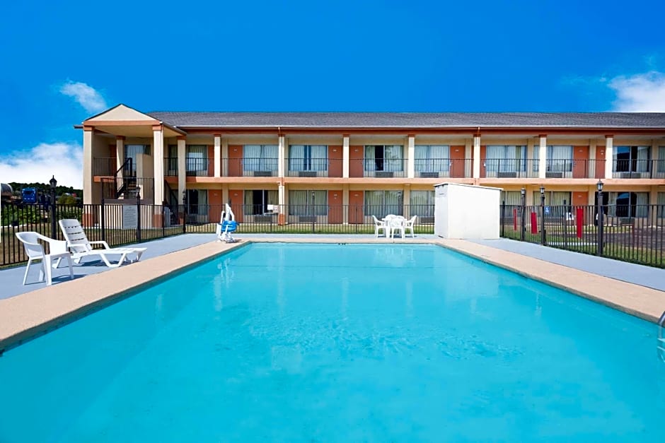 Super 8 by Wyndham Longview/I-20