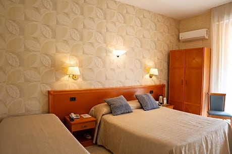 Deluxe Double or Twin Room with Balcony and Sea View