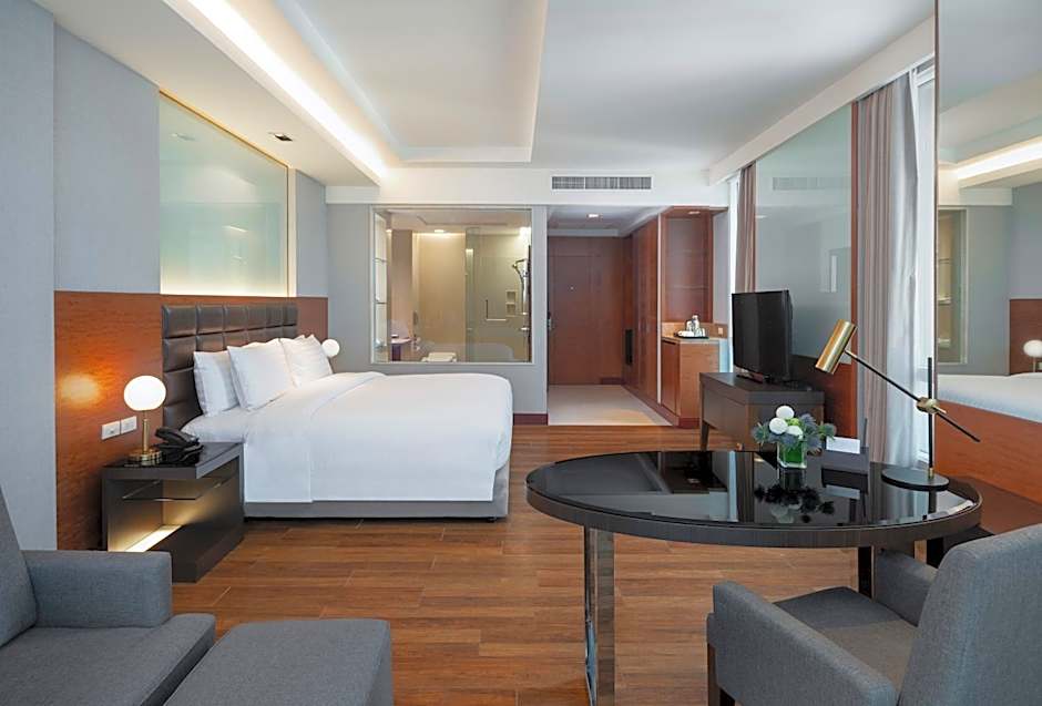 Photo 1 of 5 of Deluxe 1 King Bed