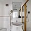 Self-Check-In Hotel Adlon