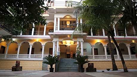 Gir Lions Paw Resort with Swimming Pool