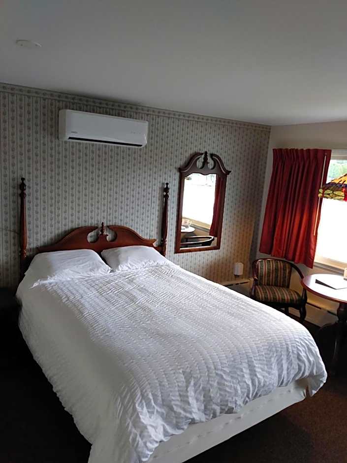 Sara Placid Inn & Suites