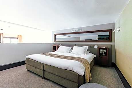 Luxury Suite with Canal View