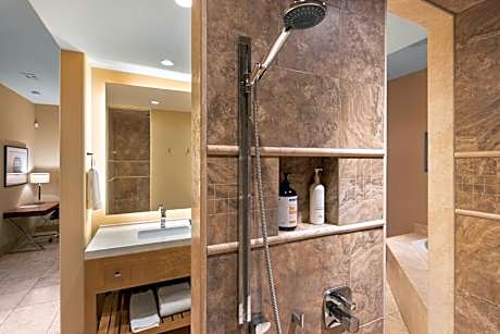 King Suite with Spa Bath