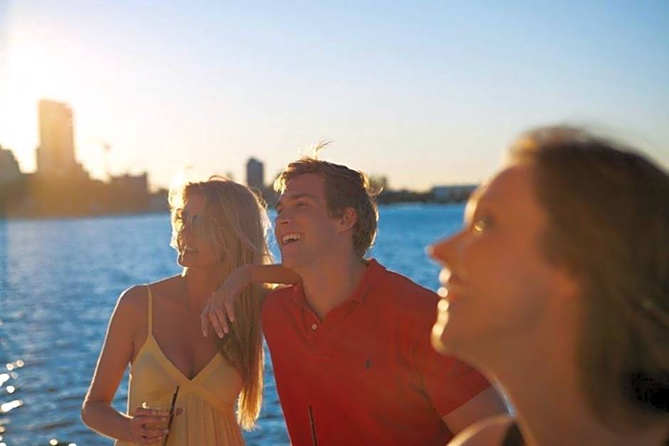 Surfers International Apartments