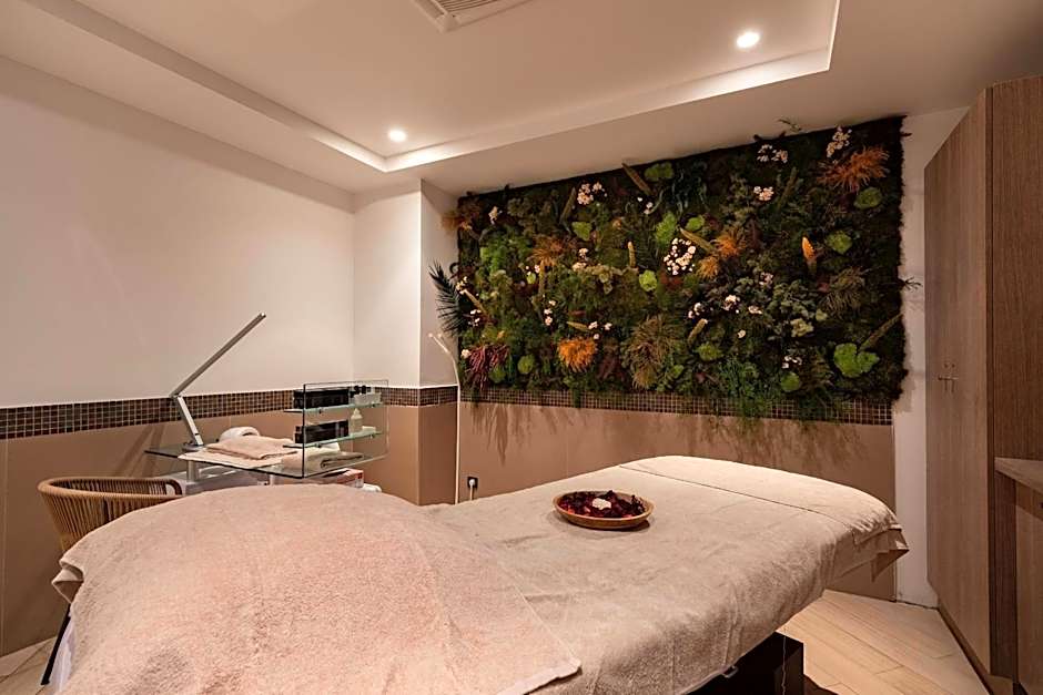 Zenitude Hotel la Valadiere, an Ascend Collection Hotel