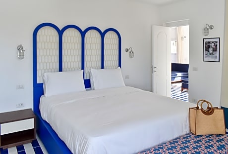 Suite outdoor jacuzzi, large terrace Sea View