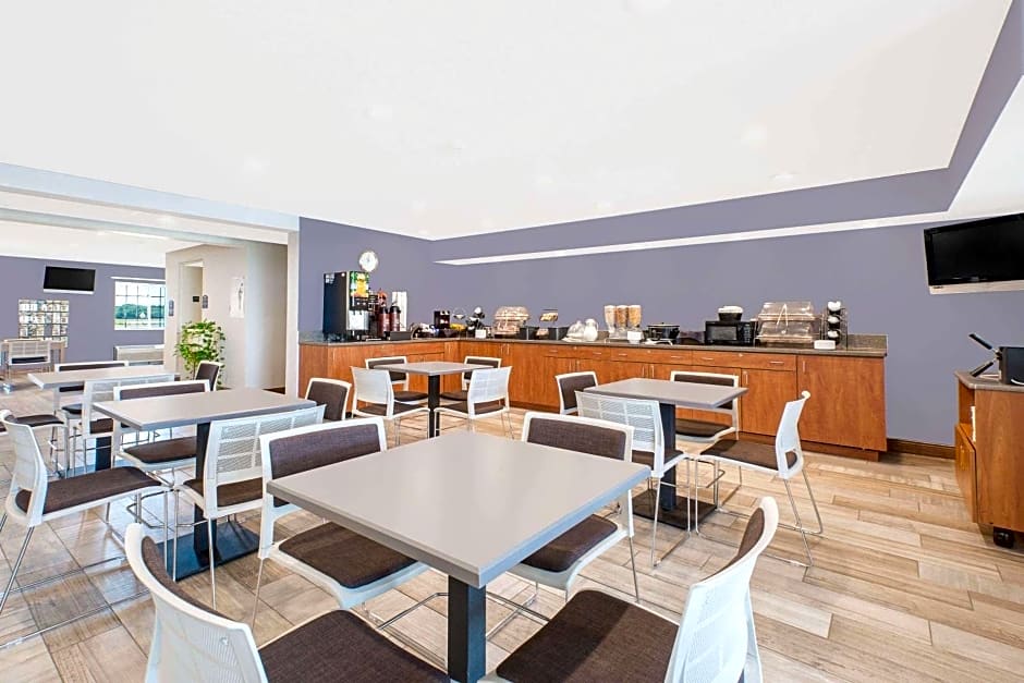 MICROTEL Inn and Suites - Ames