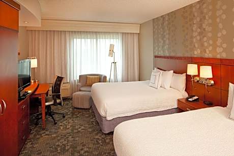 Queen Room - Mobility Accessible with Tub