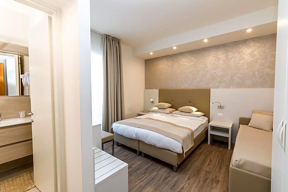 Photo 1 of 6 of Luxury Quadruple Room