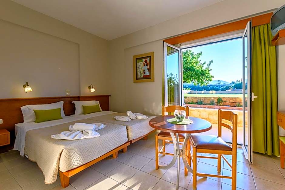 Danelis Studios & Apartments