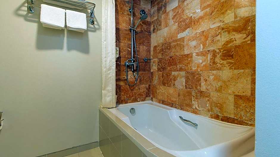 RedDoorz Premium @ The Residences Olympia Makati – Makati, NY