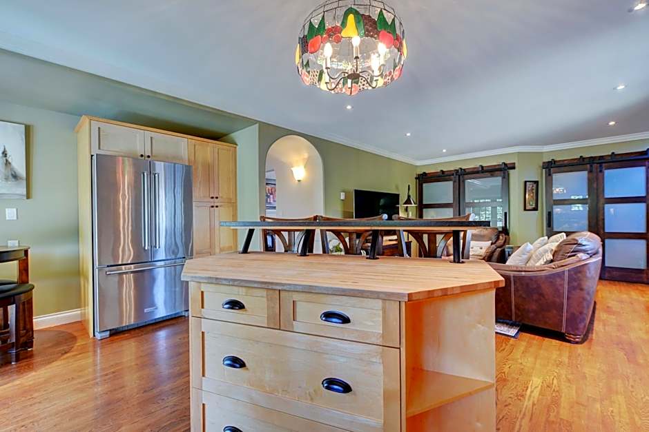 Character Stay across Swan Lake Nature Sanctuary