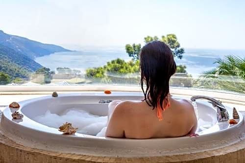 Golden Life Heights Deluxe Suite Hotel - Adult Only