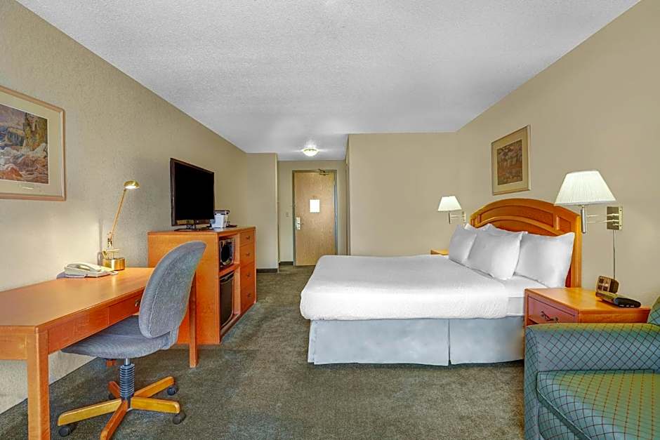 Photo 1 of 2 of 1 Queen Bed Suite, Mobility Accessible, Bathtub