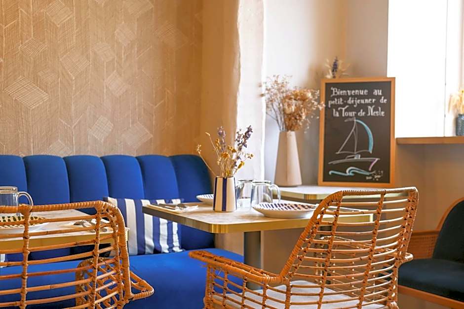 Tour de Nesle La Rochelle Vieux Port 3 etoiles