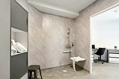 GRAND STUDIO STANDARD (DOUBLE BED)