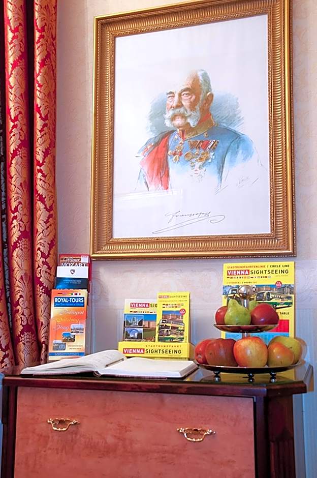 Pension Opera Suites I Self Check In I AC in all rooms