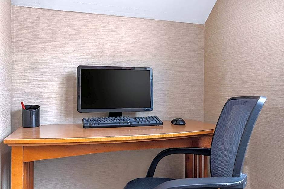 Econo Lodge Airport - Milwaukee