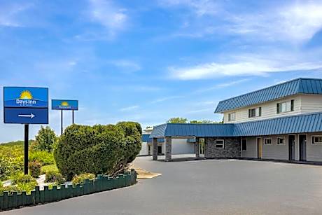 Days Inn by Wyndham Moosic