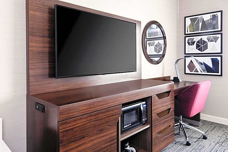 Hampton Inn By Hilton & Suites Gilroy, CA