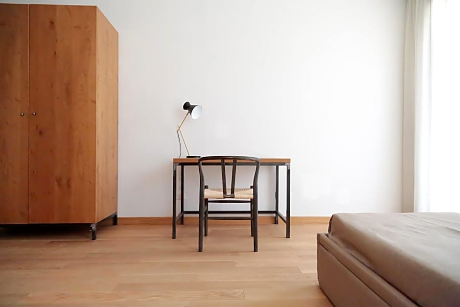 Glass House - Smart Rooms & Parking