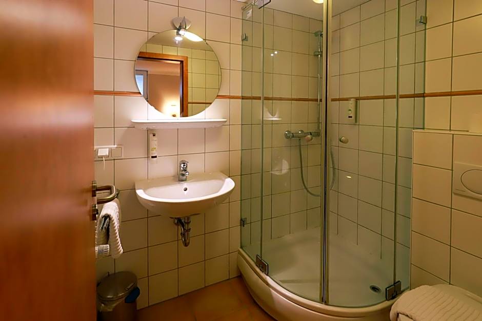 Hofgut Langenborn Wohnen auf Zeit möblierte Apartments Aschaffenburg Alzenau Frankfurt