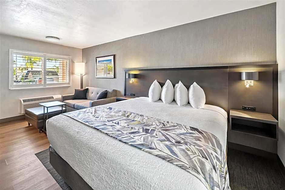 Best Western Plus Hilltop Inn