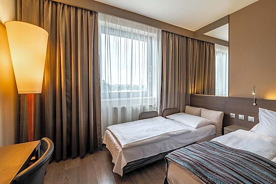 Expo Hotel