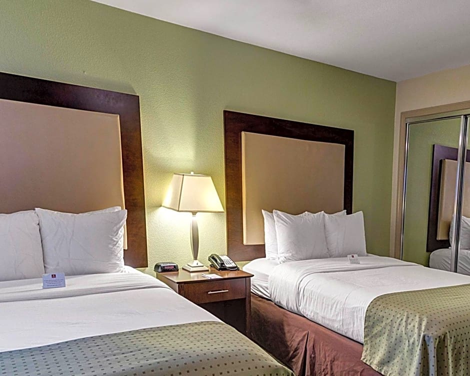 Clarion Inn & Suites Conference Center