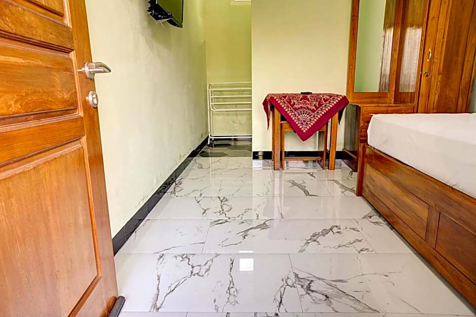 OYO Life 92922 Kost Bu Mala 1 Syariah