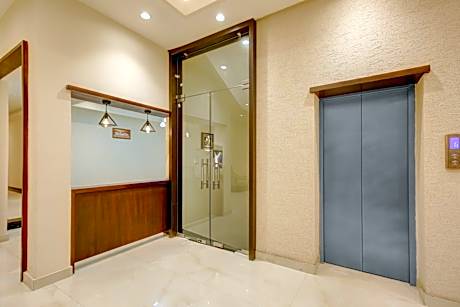 Collection O Ovel Hotel Grand