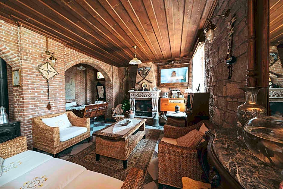 Cunda Tas Konak Otel