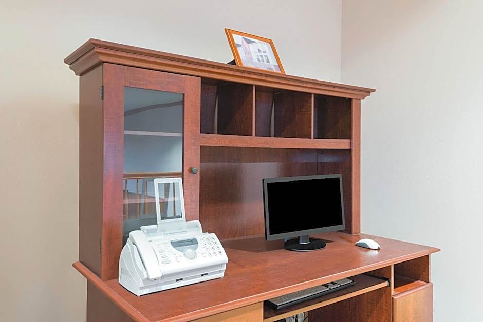 Super 8 by Wyndham Harrisburg Hershey North