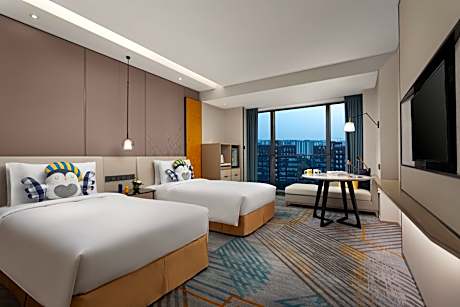 2 Double Standard Lounge Access