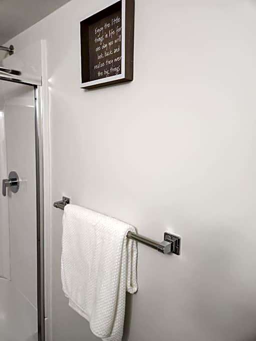 Avocado Executive Suite 2