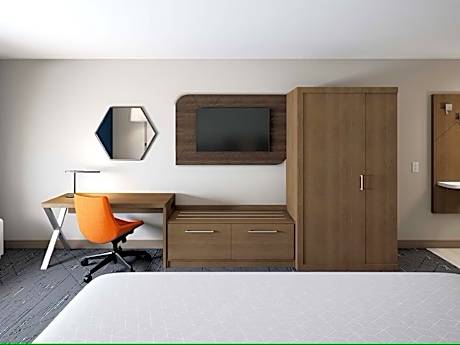 1 King and 2 Queen One Bedroom Suite